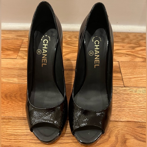 CHANEL PATENT LEATHER PEARL EMBELLISHED HEEL - Picture 2 of 12